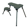 Ta med ditt eget skjutbord till skjutbanan med Caldwell Stable Table Lite! Lätt och hållbart, med roterande säte och justerbart bord. Perfekt för alla väder 🌧️❄️. Läs mer!
