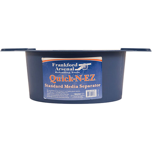 Frankford Arsenal Quick-n-EZ Standard Media Separator passar perfekt på de flesta 3 1/2 eller 5 gallons hinkar, med perforerat botten som separerar rent bräss.