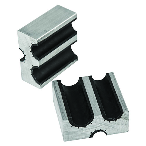 Wheeler Universal Barrel Clamp är tillverkad av flygplansklassad aluminium med en skyddande urethanbeläggning, vilket ger ett fast grepp och skyddar vapnets finish.