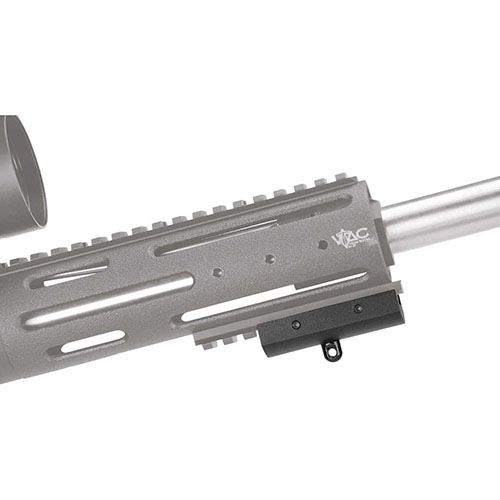 Caldwell Bipod Adaptor för Picatinny Rail fästs enkelt och snabbt på din picatinny-skena. Perfekt för standardbipod eller vapenrem. 🏹 Lär dig mer!