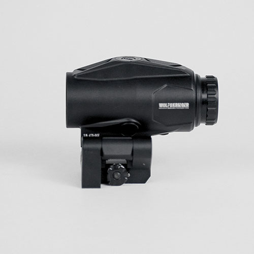 Teiwaz Hybrid 5x20mm Magnifier erbjuder en modern ballistic reticle, snabb distansbedömning och IP67-vattentålighet, perfekt för professionell användning.