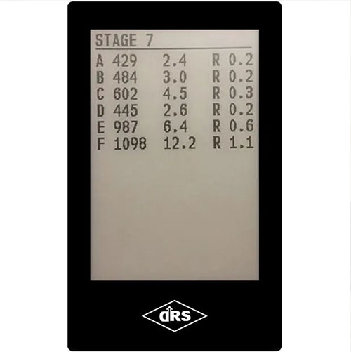 E-Dope Card är en robust E‑Ink-display som är läsbar i starkt solljus, uppdateras trådlöst via NFC och lagrar avstånd, höjd och vindkorrigeringar för snabbare målengagemang.