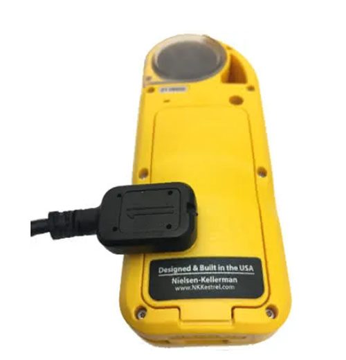 Denna USB-datakabel möjliggör en pålitlig anslutning mellan Kestrel 5 Series och datorer, perfekt för firmwareuppdateringar och datatransfer.