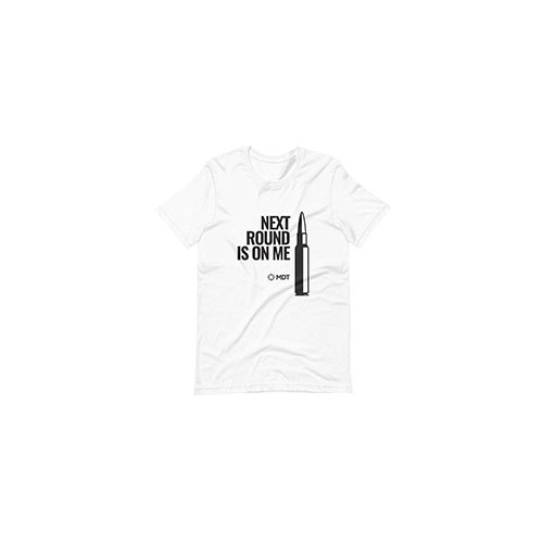 MDT Apparel T-shirt "Next Round on Me" är tillverkad av 60/40 bomull/polyester för en mjuk och hållbar känsla. Finns i storlek S, perfekt för skyttekulturen.