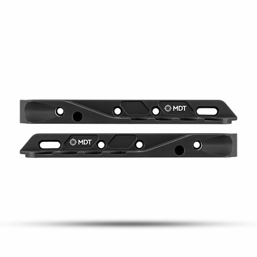 MDT M-LOK Baker Wings ger ökad stabilitet och kontroll vid skytte från instabila positioner, med bred yta för bättre stöd och recoil-hantering.