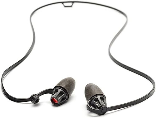 SAFARILANDs PRO IMPULSE HEARING PROTECTION erbjuder 20dB ljudreduktion, minskar plötsliga ljud med 38dB och har bekväma memory foam-tips för långvarig användning.