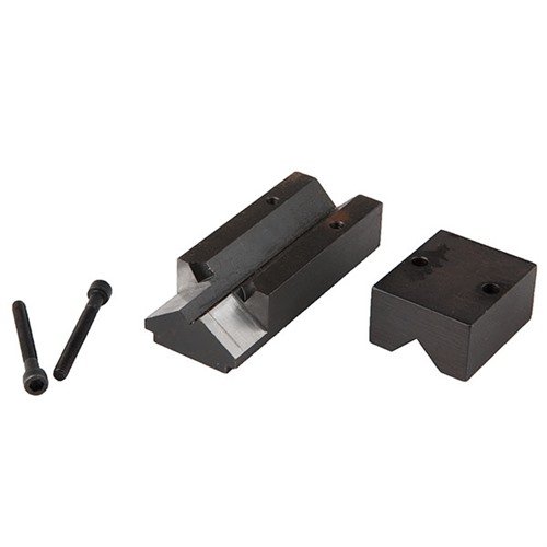 Precisiongjord stål V-block för exakt och konsekvent installation av Sako-extraktorer på Remington 700, vilket sparar tid och minimerar misstag.