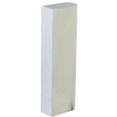 1911 MAGAZINE WELL FILLER skyddar din 1911-auto från dyr skada genom att fylla magasinbrunnen och förhindra distortion vid pressning i skruvstäd.