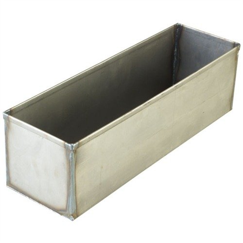 HALFTANKS är en kompakt bluing tank i rostfritt stål, perfekt för handeldvapen och små delar. Håller 2 gallon och värms upp snabbt för effektiv bluing.