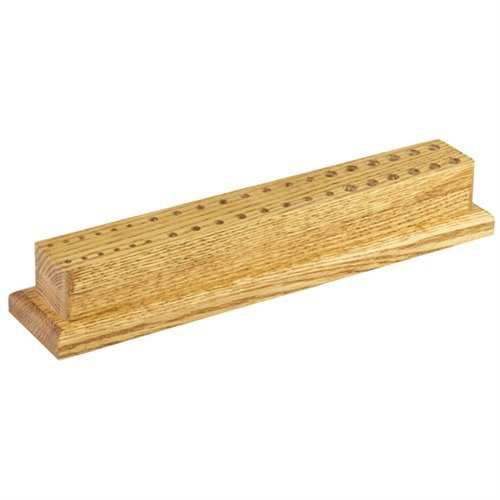 Kompakt och hållbar ekblock med 40 hål för att organisera verktyg som punches, skruvmejslar och filar, vilket frigör plats i verktygslådan.