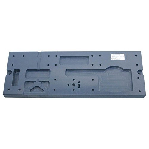 Gunner's Mount är den perfekta plattformen för att arbeta med AR/M4 lowers, med fack för delar och stöd för magasin vid reparationer.