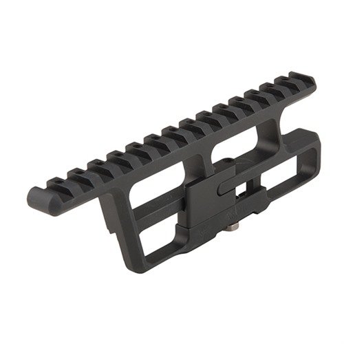 RS REGULATE AK47/AKM OPTIC MOUNT SYSTEM erbjuder anpassningsbara monteringsalternativ, lätt aluminiummaterial och möjlighet att behålla sikte vid fältstrippning.