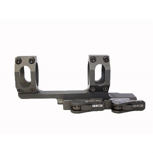 RECON Quick Detach Scope Mount är tillverkad av 6061 T6 aluminium, har en 20 MOA cantilever och ett snabbt avtagbart system för säker montering på AR-15.