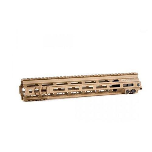 Geissele MK4 M-LOK™ är en ultralätt rail med integrerade M1913 picatinny sektioner och M-LOK platser för maximal moduläritet och viktbesparing.