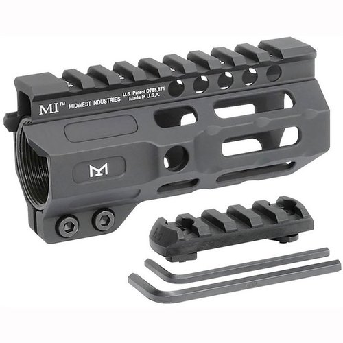 Midwest Industries Combat M-LOK handguard för AR-15 erbjuder en lätt aluminiumdesign med M-LOK fästen, Picatinny rail och snabbkoppling för slingor.
