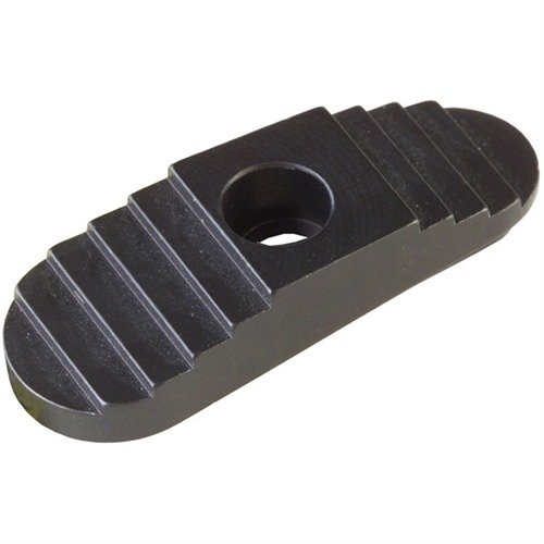 MOSSBERG 500/590 OVERSIZED SAFETY ger enklare säkerhetsengagemang med sin större yta, vilket ger bättre grepp och mer kraft vid aktivering.