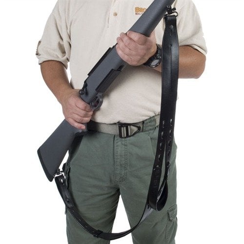 GALCO Safari Ching Sling™ erbjuder stabilt skytte och komfort med sin breda design, snabb och säker montering med keyhole-system för olika gevär.