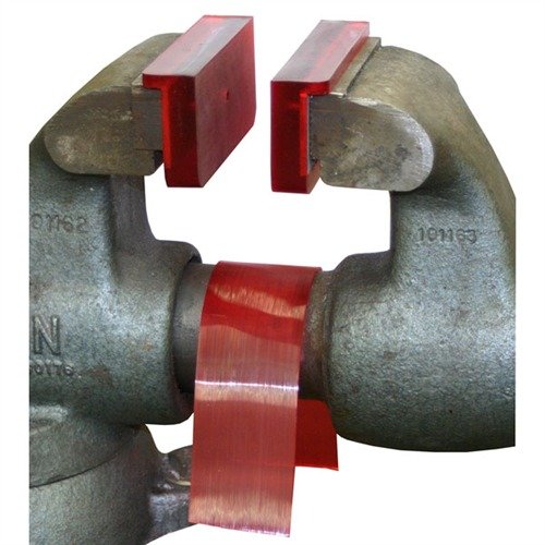 Magnetiska mjuka käftar i polyuretan ger ett fast grepp om dina vapen utan att skada dem, med extra skydd och lätt att rengöra yta.