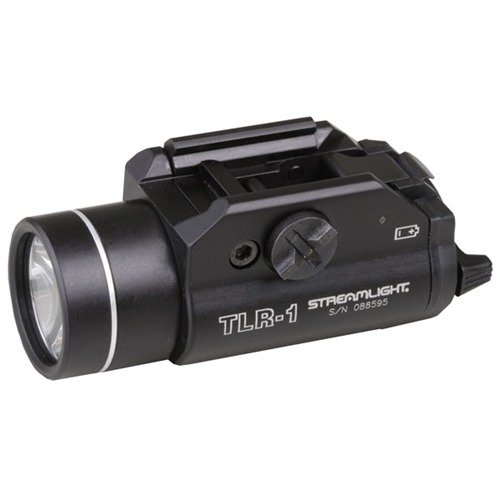 Streamlight TLR-1 är en lätt och kraftfull vapenlampa med 300 lumen, ambidextrös strömbrytare och hållbar konstruktion för pålitlig användning.
