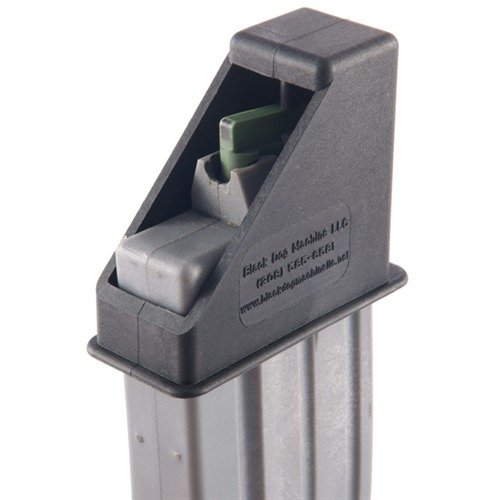 Den lättanvända AR-15/M16 .22 LR MAGAZINE LOADER från BLACK DOG MACHINE gör det enkelt att snabbt fylla magasinen utan fingerbelastning, tillverkad av hållbar polymer.