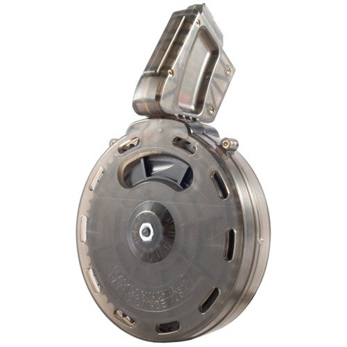 Den pålitliga 50-runds trummagazinet i polykarbonat för AR-15/M16 ger långvarig skjutning med enkel rengöring och passar perfekt för .22 LR konverteringar.