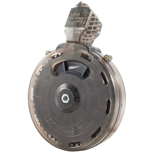 Den pålitliga 50-runders magasinet för Ruger 10/22 låter dig skjuta mer och ladda om mindre, med en hållbar polykarbonatkonstruktion för jämn matning.