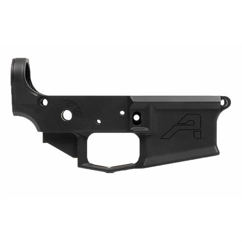 Aero Precision M4E1 Stripped Lower Receiver erbjuder styrka, en strömlinjeformad design, integrerat triggerguard och snabb magväxling för AR-15.