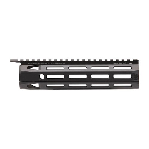 Daniel Defense Omega Rail är en lätt, ergonomisk rail i flygplansklass aluminium, med M-LOK-system, enkel installation och integrerade QD sling swivel mounts.