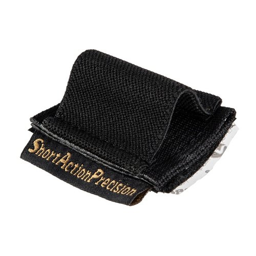 Håll en extra .22-magasin nära till hands med Short Action Precision .22 Magazine Holder, som fästs med Velcro och passar flera 10-rundors magasin.