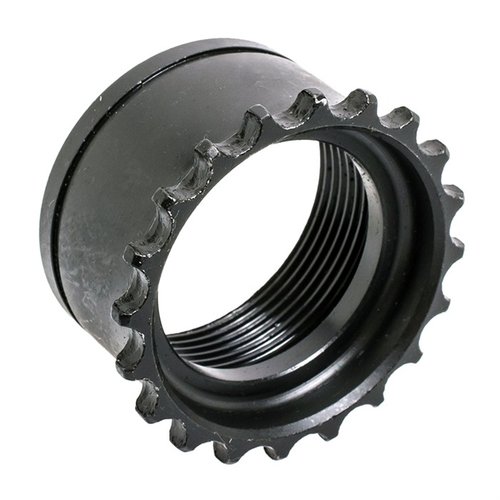 CMMG:s AR-15 Barrel Nut är en robust mil-spec barrel nut, tillverkad av stål med svart finish, perfekt för installation av mil-spec pipor och upper receivers.