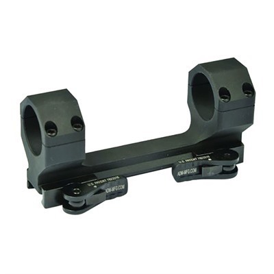 Delta Scope Mount från American Defense är lätt, stark och säkerställer en solid koppling till din AR-15 med QD Auto Lock Lever för enkel justering.