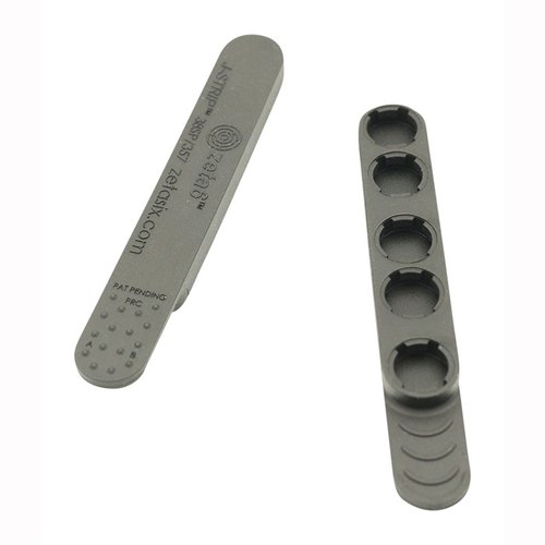 J-STRIP™ är en smidig 5-skotts speedloader för J-frame revolvrar, passar perfekt i fickan och laddar två patroner åt gången.