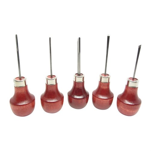 U.J. Ramelsons 5-delars mini träskärningsset erbjuder högkvalitativa verktyg med hårda trähandtag, perfekta för detaljerat arbete och tillverkning av dekorer.