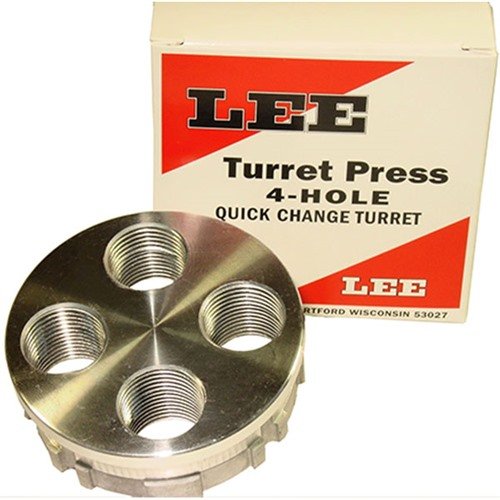 Lee Aluminium 4-hole Turret möjliggör snabb kaliberbyte för 4-Hole Turret Press och Classic Turret Press, men passar ej Lee Pro 1000 eller 3 Hole Turret.
