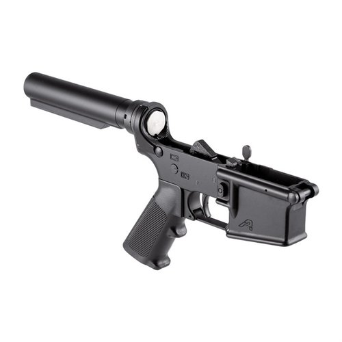 AR-15 Carbine Complete Lower Receiver erbjuder en perfekt bas för din anpassade AR-15 med A2 Grip, anodiserad svart finish och komplett delarsats.