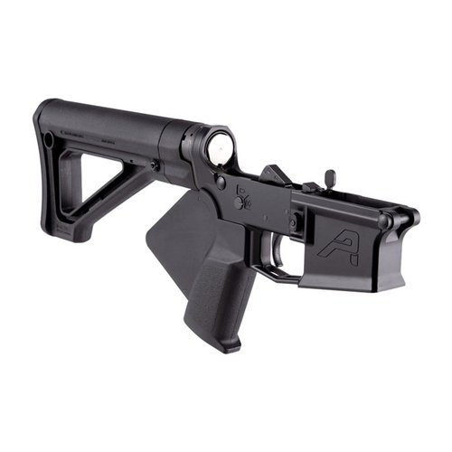 Aero Precision M4E1 Featureless Complete Lower Receiver med Strike Industries grepp och Magpul MOE Fixed Carbine Stock, konstruerad för att uppfylla California DOJ-kriterier.