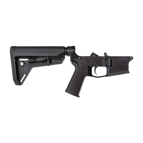 M4E1 Complete Lower Receiver erbjuder en perfekt grund för din AR15, med MOE SL Grip och Carbine Stock, tillverkad av 7075-T6 Aluminium för hög hållbarhet.