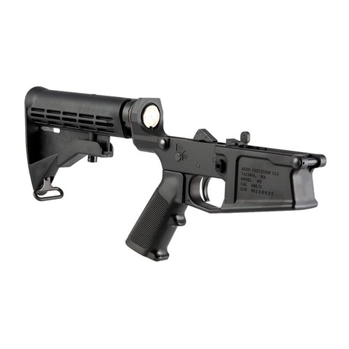 Aero Precision M5 .308 Complete Lower Receiver erbjuder en perfekt bas för din anpassade AR-rifle med integrerad trigger guard och mil-spec delar.