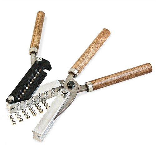 LEE PRECISIONs 18-cavity Buckshot-mould gör det möjligt att enkelt gjuta över 2000 pellets i timmen, med hög precision och tre storlekar att välja mellan.