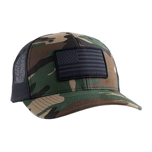 Upptäck Magpul Standard Patch Trucker Hat i Woodland Camo 🌲. Bekväm design med nätbaksida och justerbar snapback för perfekt passform.