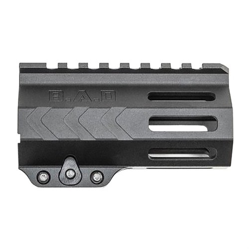 WORKHORSE® M-LOK® handguard i lätt 6061 T6 aluminium, erbjuder en slimmad design med Picatinny rail och flera längder för olika behov.