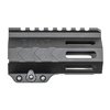 WORKHORSE® M-LOK® handguard i lätt 6061 T6 aluminium, erbjuder en slimmad design med Picatinny rail och flera längder för olika behov.