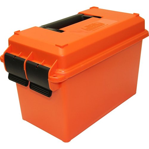 MTM CASE-GARD 50 Caliber Ammo Can Orange är hållbar och vattentät, perfekt för att förvara ammunition och utrustning säkert och organiserat.