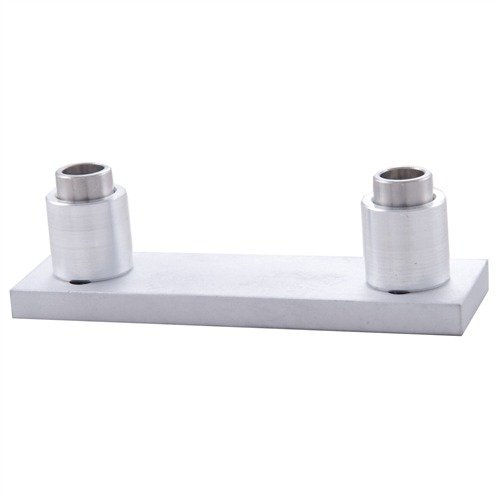 Med #350 justerbar comb hardware kan skytten justera huvudplaceringen i fyra riktningar för optimal passform vid alla typer av skjutning.