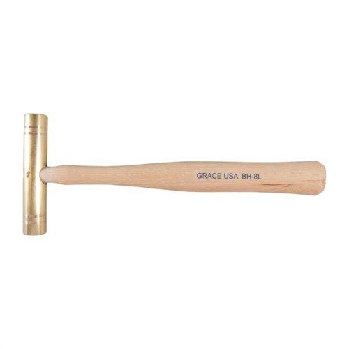 Grace USA Gunsmith's Brass Hammer erbjuder hållbar konstruktion av högkvalitativ CDA 360 brass, ergonomiska hickoryhandtag och perfekt balans för noggrant arbete.