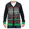 Magpul's UGLY CHRISTMAS SWEATER är en lätt cardigan i mjuk bomulls-/akrylblandning, perfekt för julfester med stil och värme, finns i storlekar S-3XL.
