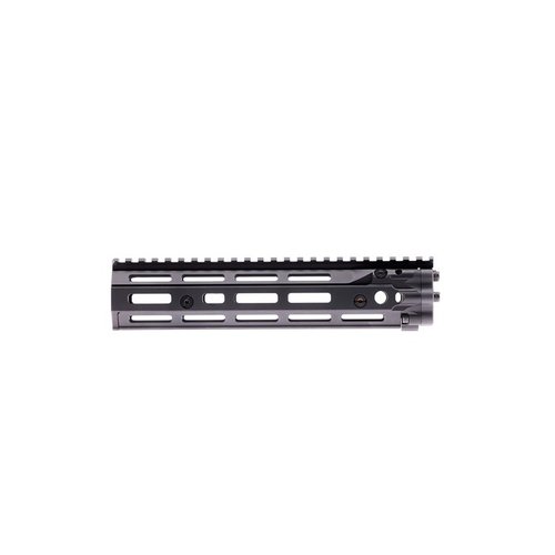 Daniel Defense RIS III Rail erbjuder en lätt och hållbar konstruktion med M-LOK fästen, fri svävande pipdesign och en stabil övre railsplattform.