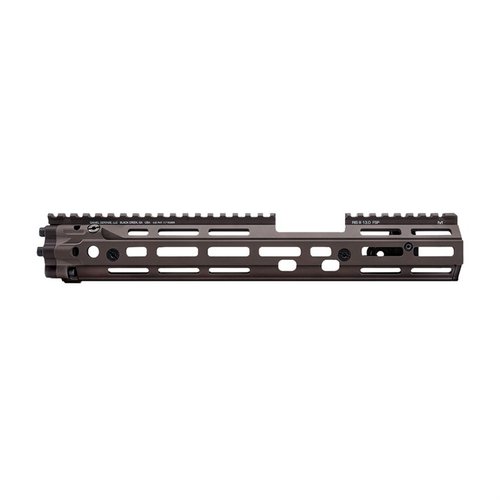 Daniel Defense RIS III Rail erbjuder en lätt och hållbar design med M-LOK fästen, frihängande pipdesign och kompatibilitet med RIS II-systemet.