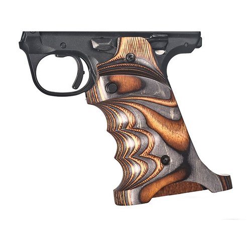 LAMINATE GRIPS för Ruger Mark IV 22/45 erbjuder tumstöd, hälen och fingerfickor för en avslappnad och stabil hållning, CNC-bearbetad i laminerat trä.
