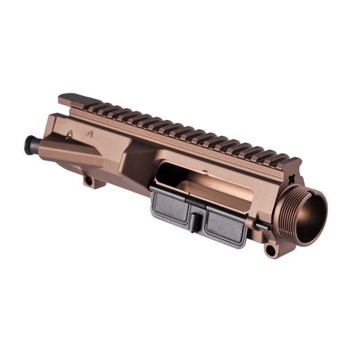 Aero Precision M5 308 Upper Receiver är tillverkad av 7075-T6 aluminium, kompatibel med DPMS delar och har en hållbar mattsvart ytbehandling.
